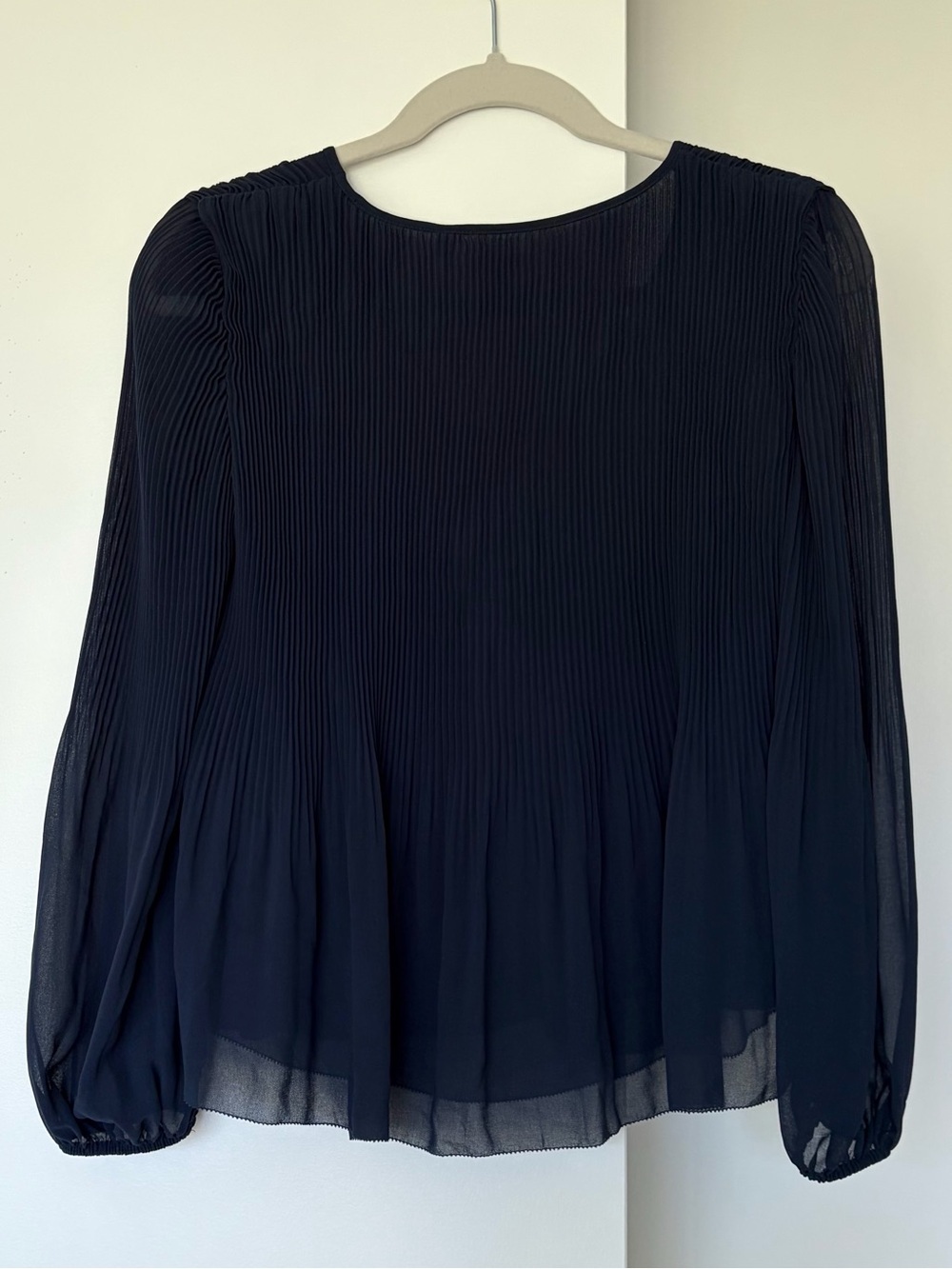 Wilfred Aritzia Navy Pleated Chiffon Long Sleeve Blouse XXS - Picture 2 of 4